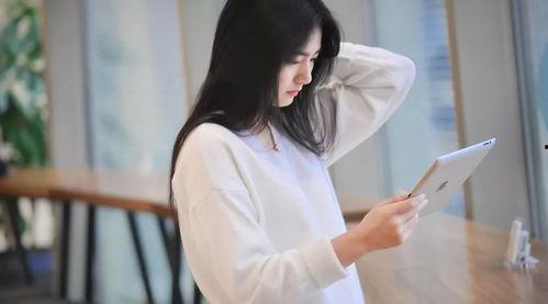 娱乐吃瓜女配变成女生,她如何华丽转身？