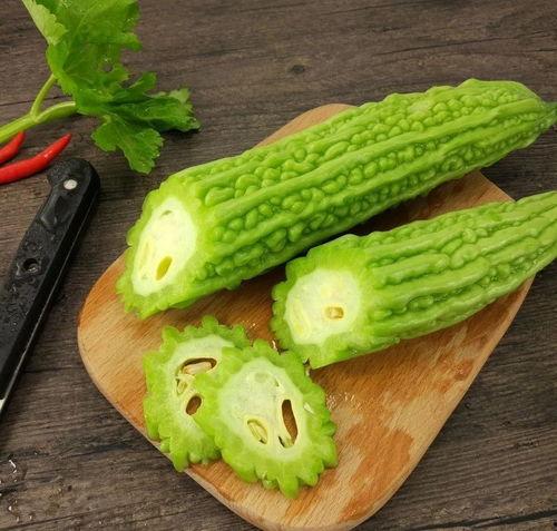 微信说吃瓜是什么意思,“吃瓜”背后的网络文化现象